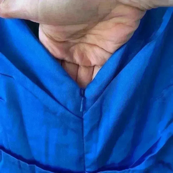 NEW La Femme Blue Sleeveless V-Neck High Leg Slit A-Line Gown size 10 - Picture 8 of 10